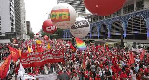 Resultado de imagem para Fotos de manifestação pró-Lula/Dilma/PT