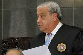 El juez Castro Feliciano, durante su discurso de despedida como presidente del TSJC. | Efe. Castro: El &#39;desmedido afán&#39; de negocio de los bancos es el ... - 1365521841_0