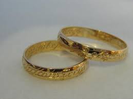 Resultado de imagen para imagenes de manos con anillos de oro