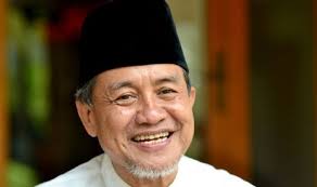 Dr KH Maman Abdurahman. REPUBLIKA.CO.ID, JAKARTA -- Umat Islam hendaknya bisa meraih hikmah di balik berlalunya Ramadhan yang ditandai dengan datangnya Hari ... - prof-dr-kh-maman-abdurahman-_130209013255-708