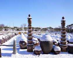 익산 고스락 장독대 풍경, AI로 생성