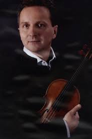 Florin Paul s-a născut la Lugoj, la 21 ianuarie 1958, într-o familie în care muzica făcea parte din ambianţa cotidiană. Astfel, tatăl, inginerul chimist ... - Paul%2520Florin