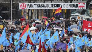 Las 'Marchas por la Dignidad' acaban en batalla campal y con 200 encapuchados a palo limpio por Madrid Images?q=tbn:ANd9GcTjXsWd8C0L_MHZbsWLwAPdzOyMzwPdz9rwK2Gs_SpsuG3mVEes