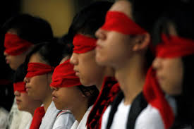 Students cover their eyes with red ribbons as a symbolic gesture of refusing to be “hoodwinked” during a protest against a new Chinese national education ... - REU-HONGKONG_2