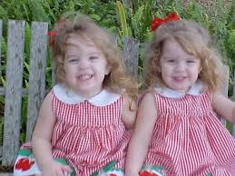   Photos beautiful twins images?q=tbn:ANd9GcT