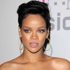 Après une bonne bagarre, quoi de mieux pour se réconcilier que d&#39;enregistrer un duo ? C&#39;est ce que Rihanna fait actuellement avec son chéri Chris Brown. - rihanna-2756486uoqpu
