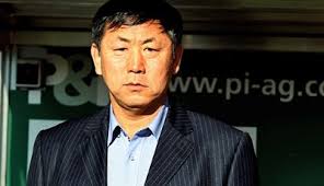 Der Trainer: Jong-<b>Hun Kim</b>, 54 Jahre, seit 2007 im Amt - trainer-jong-hun-kim_400x230