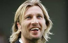Robbie Savage almost turned his black Mercedes around and sped off when he first saw the Withdean Stadium last week. By Saturday night the former Most Hated ... - robbie_savage_1004273c