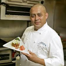 Chef Juan Cruz presenting a Tuna Ceviche – Bild von Flippers on ...
