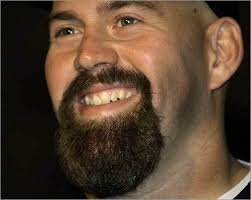 Red Sox first baseman Kevin Youkilis was all smiles Tuesday night as he prepared to shave off his signature goatee at the Cask &#39;n Flagon next to Fenway Park ... - 1194998359_2653